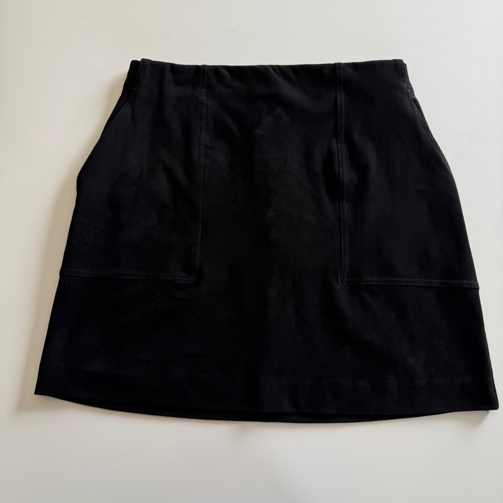 Banana Republic-Vegan Suede-Mini Skirt-Pockets-Back Zip-Size 4